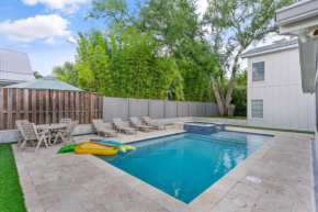 The Blue Door Cottage - 4310 Fourth Street